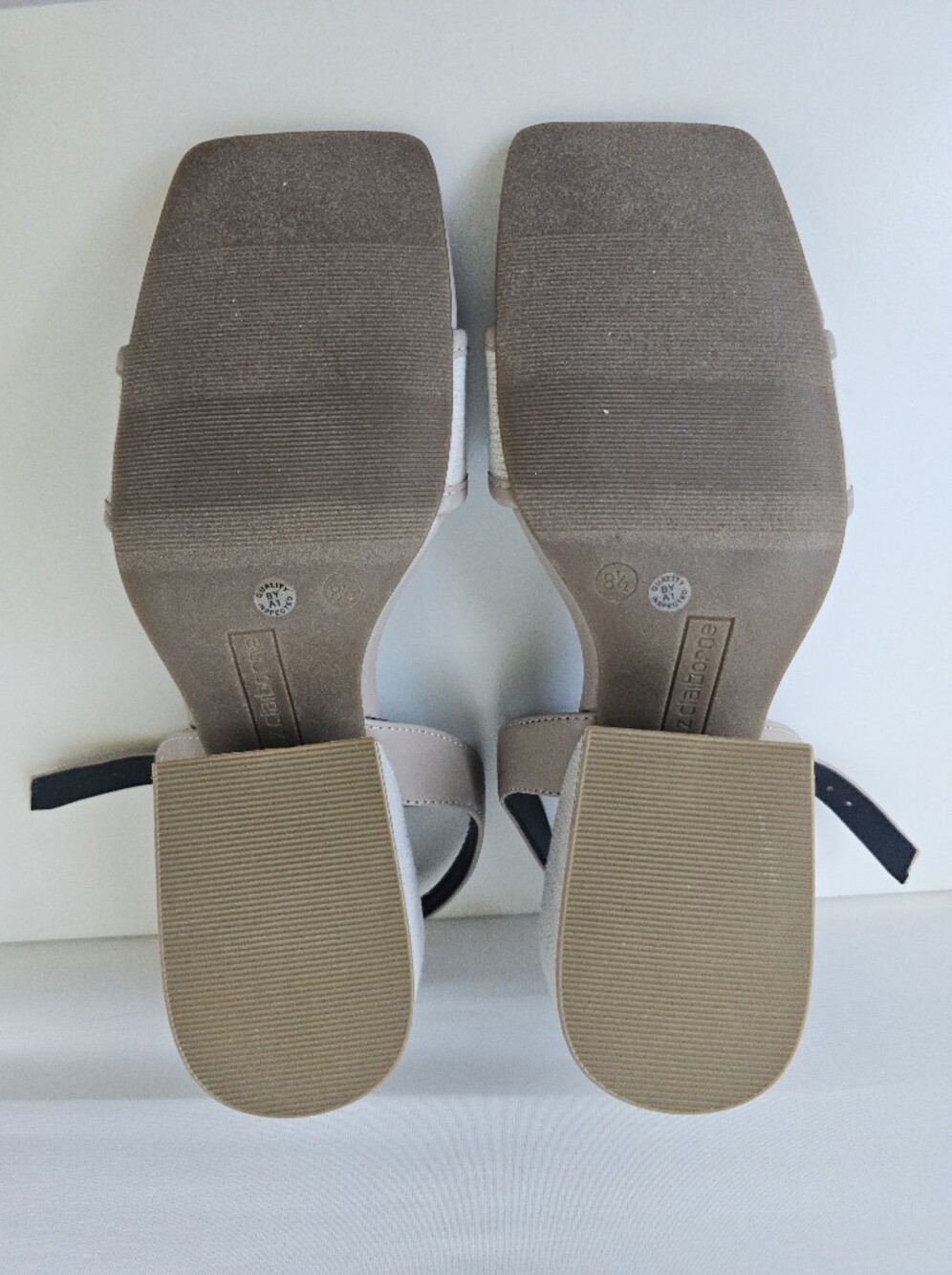 NEW Liz Claiborne Block Heel Sandals - Size 8.5 - Picture 11 of 16
